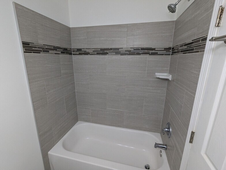 Bathroom - 334 E Essex Ave