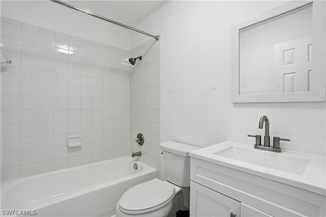 Building Photo - 4607 Bayshore Dr