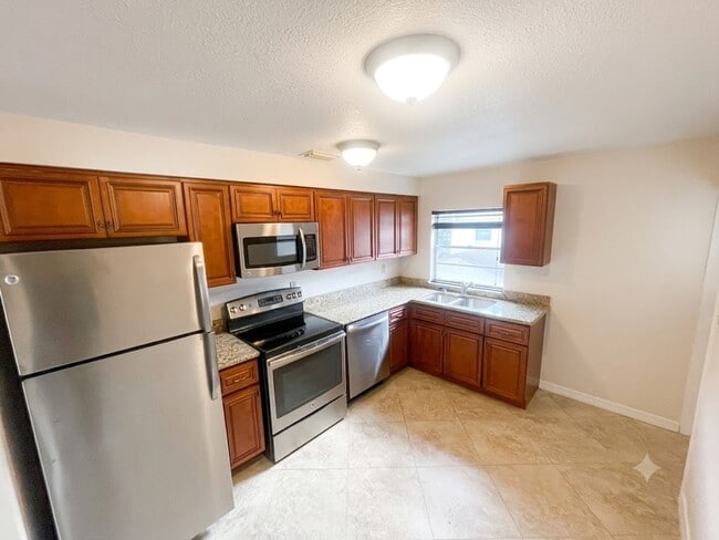 Building Photo - 1102 Elmwood St