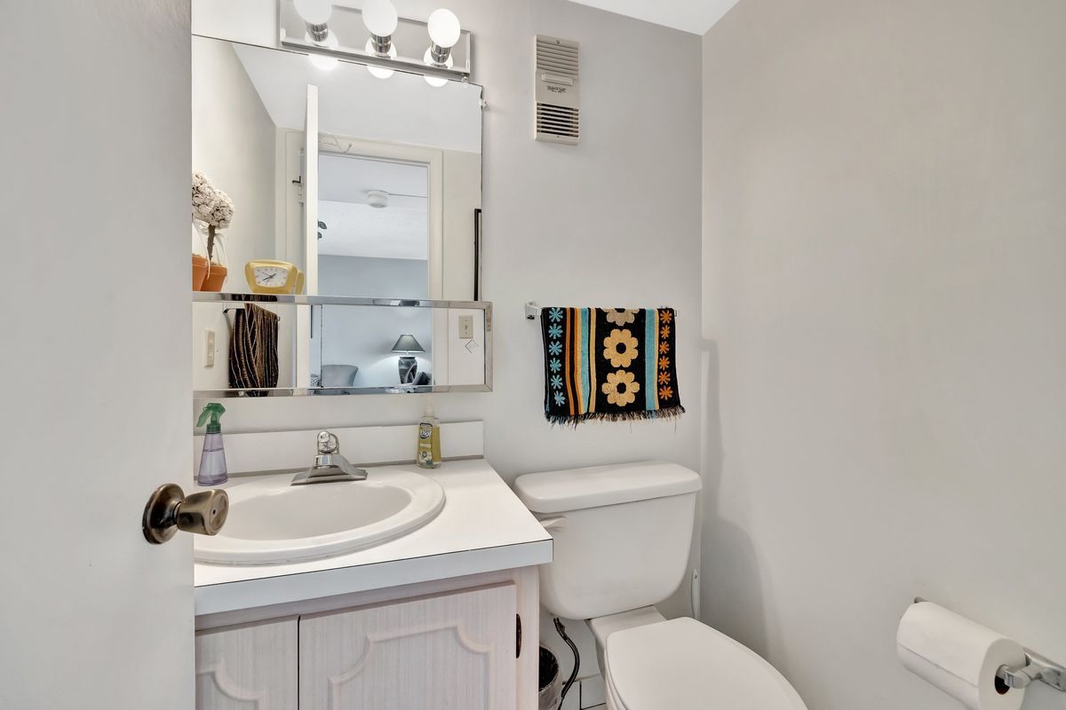 Building Photo - 3113 S Ocean Dr