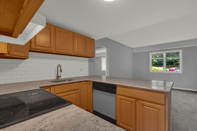 Building Photo - 1128 Windward Rd