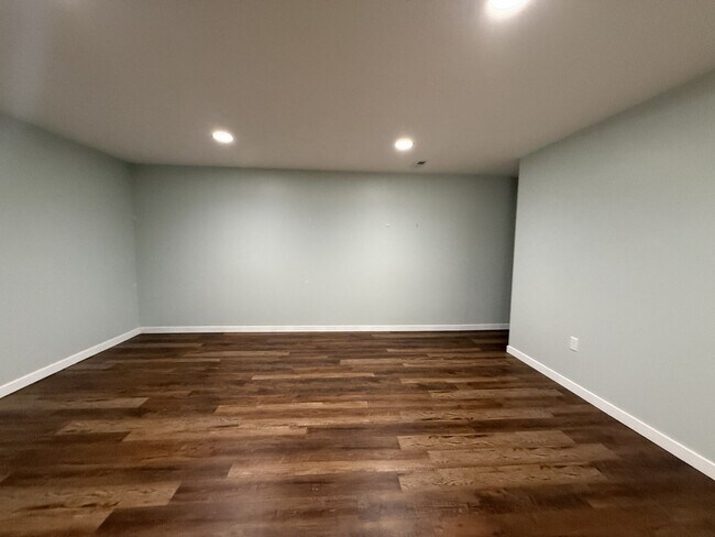 Building Photo - 7276 Tiger Dr