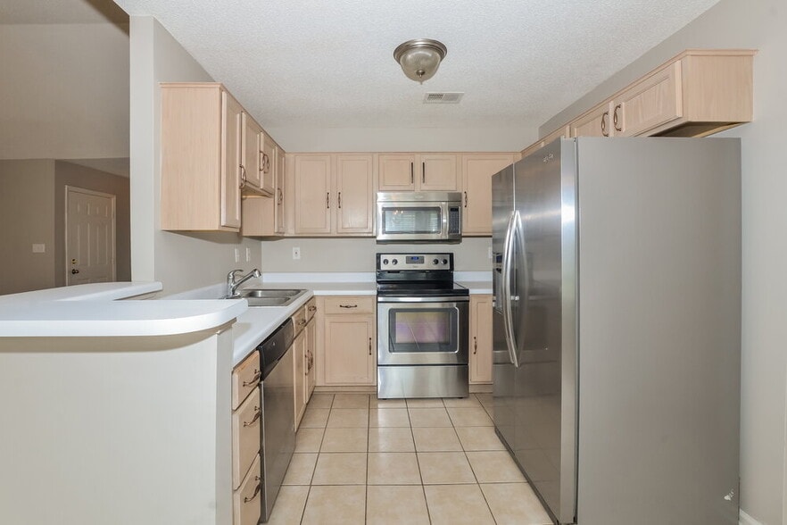 Building Photo - 6967 Naples Dr