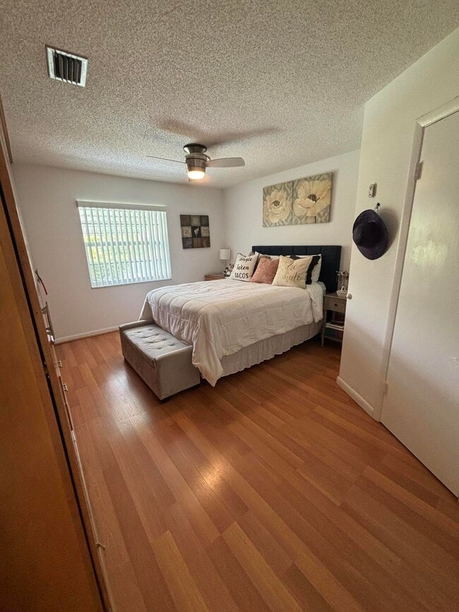 Building Photo - 8833 Bella Vista Dr