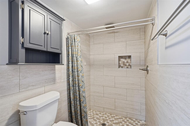 Building Photo - 8412 Shadow Ct