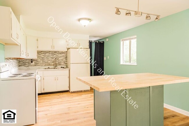 Building Photo - 6718 Raintree Rd