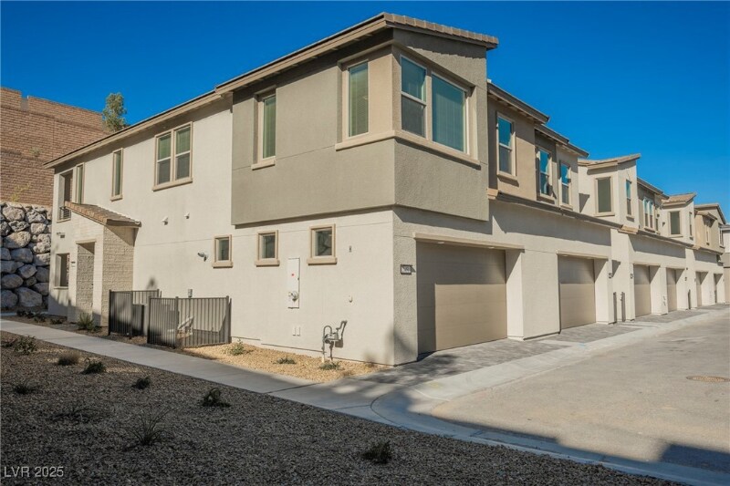 Building Photo - 2451 Altitude St