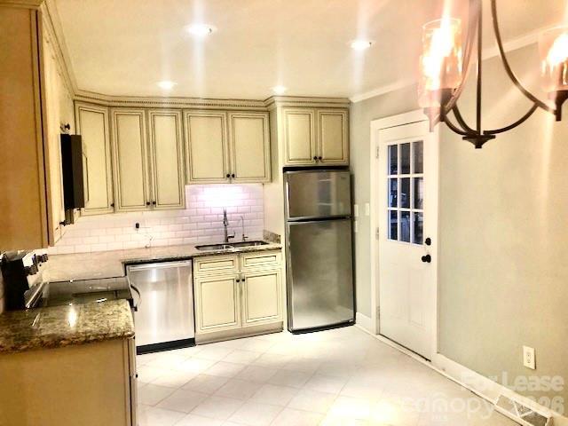 Building Photo - 544 Manhasset Rd