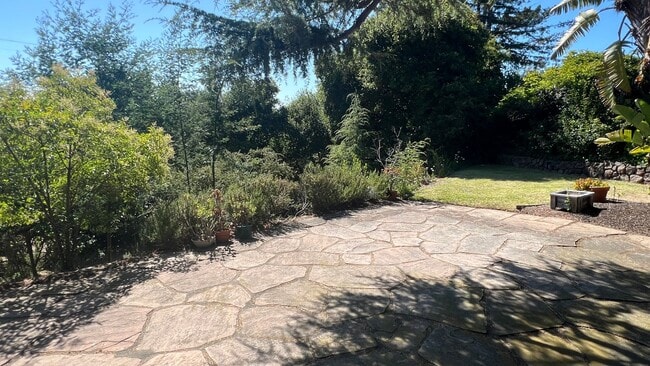 Building Photo - Mid-Century homes Rarely Available with Expansive Bay Views