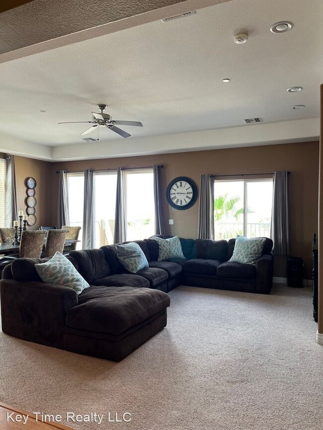 Building Photo - 3 br, 3 bath House - 3575 McCormick Blvd D201