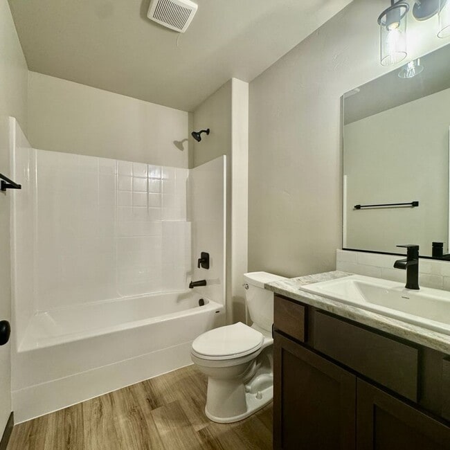 Building Photo - Brand new Townhome in heart of Rathdrum
