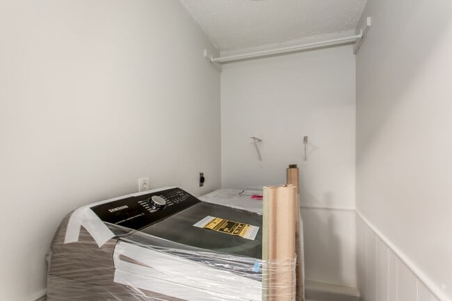 Building Photo - Updated 3 Bedroom, 1 Bath Home in Casa View