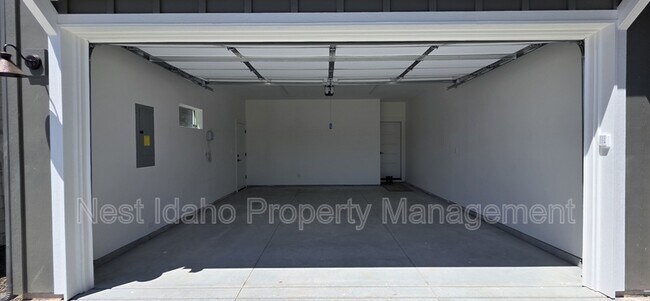Building Photo - 1939 N Danish Ln