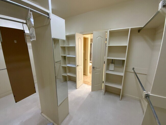 Building Photo - 123 Courts Ln