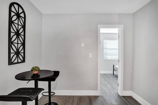 Building Photo - 50 Davie Blvd