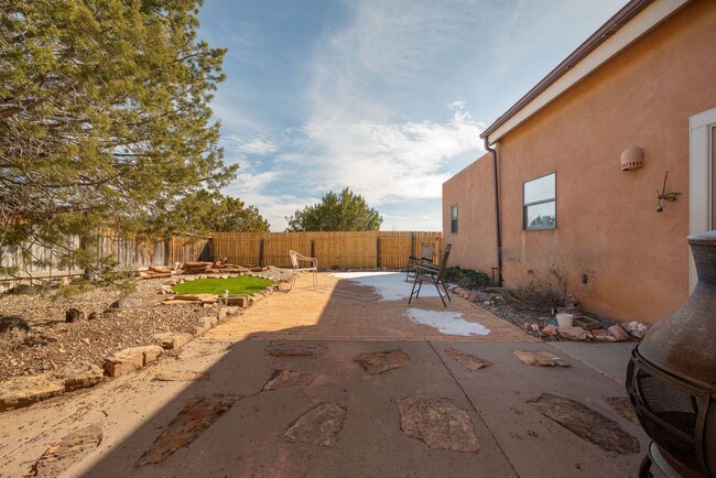 Building Photo - Desirable Eldorado Single Family Home Avai...