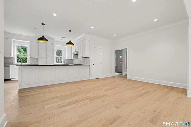 Building Photo - 15 Shorelands Pl