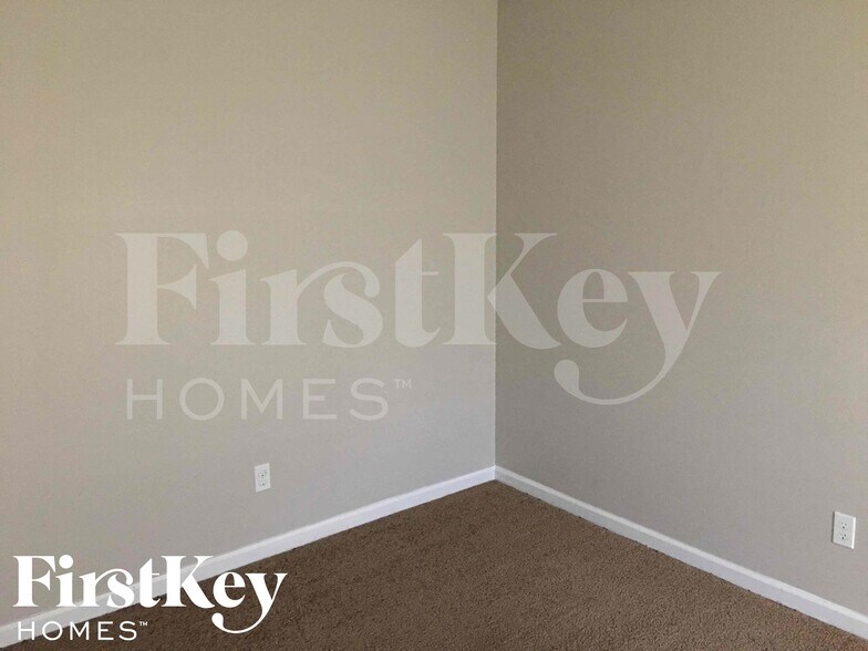 Building Photo - 5944 Bishop Dale Dr