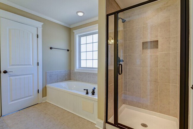 Building Photo - 3 Bedroom 2.5 bath low maintenance living for rent!