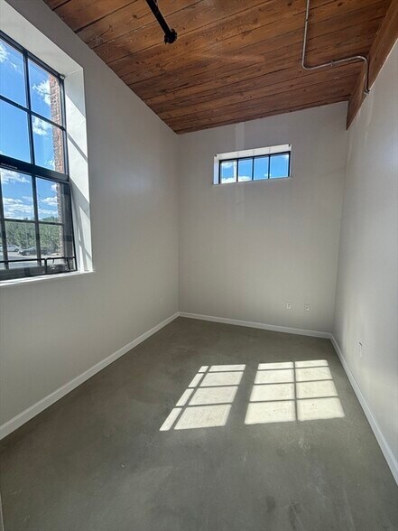Building Photo - 85 Gerrish Ave