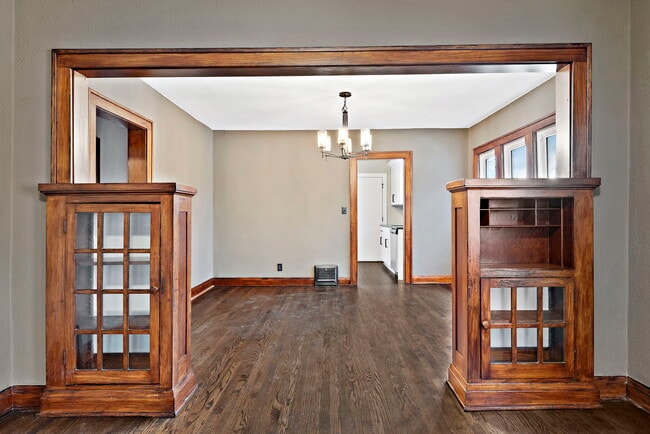 Building Photo - 544 S Schuyler Ave