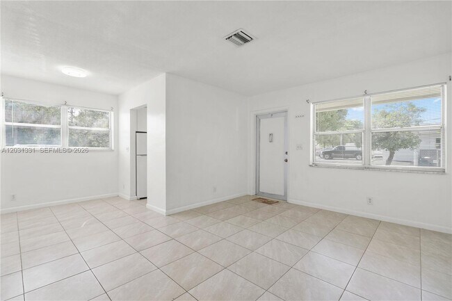 Building Photo - 856 SW 10th St