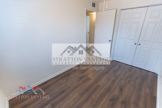 Building Photo - 3120 N 67th Ln