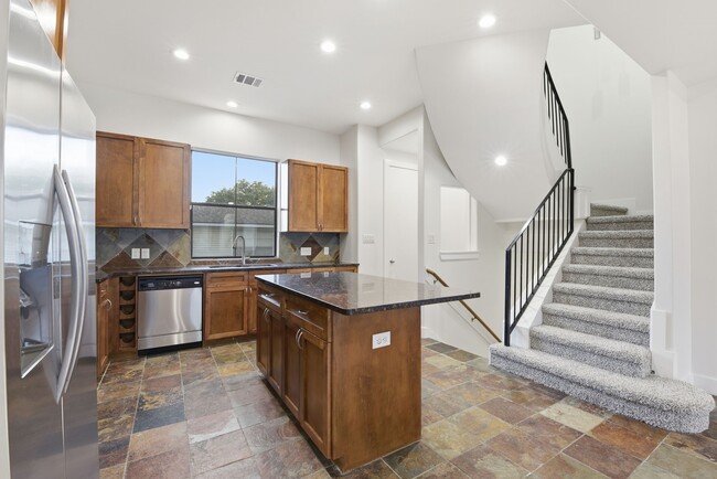 Building Photo - 2028 Tuam St