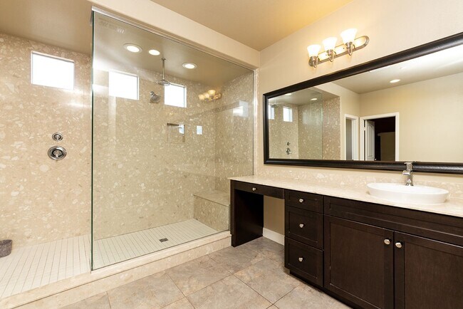 Building Photo - 5bd/3ba, 3969 sq ft Home in Gated Community in Vista!