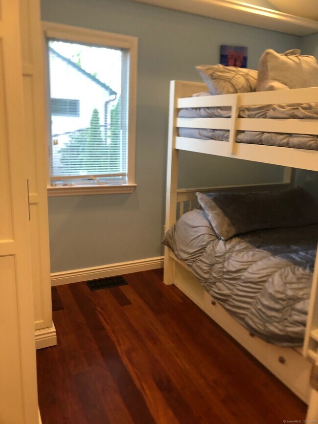 Building Photo - 47 S Lake Shore Dr