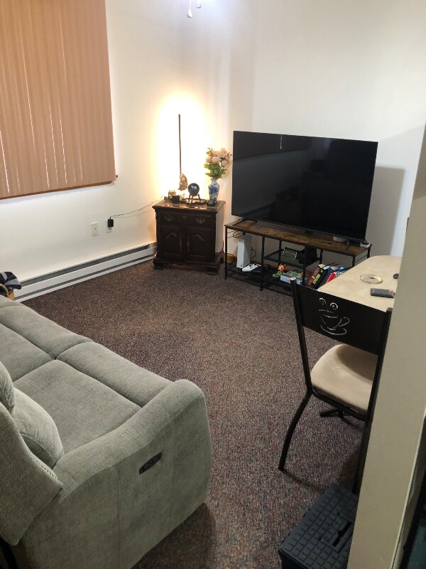 Building Photo - 940 Center St