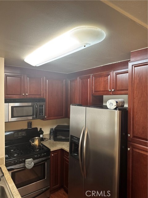 Building Photo - 5530 Owensmouth Ave