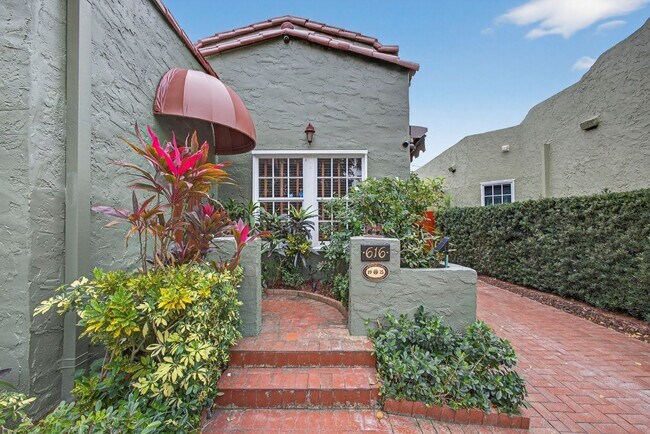 Building Photo - Historic West Palm Beach single-family home, with guest cottage!