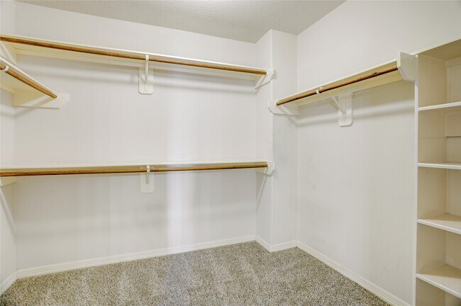 Building Photo - 7630 N Linpar Ct