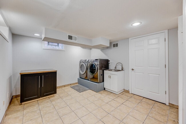 Building Photo - 5236 W 54th St