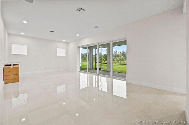 Building Photo - 15030 Wildwood Cir