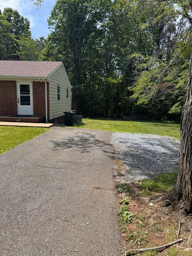 Building Photo - 4 Bedroom || 2 Bathroom Single Family Home