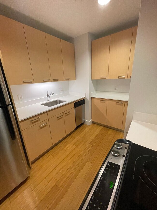 Building Photo - 1081 Boylston St