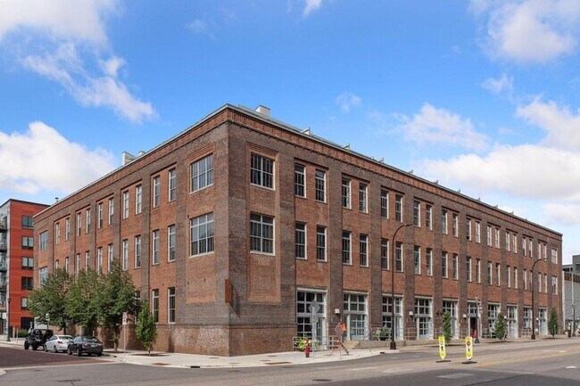 Building Photo - 801 N Washington Ave