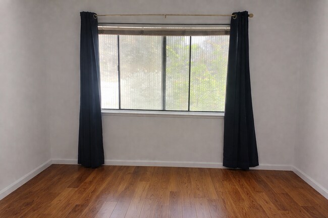 Building Photo - 206 2nd St