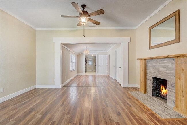 Building Photo - 246 N Oak Ave