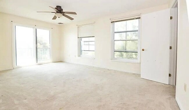 Building Photo - 50 S Common St