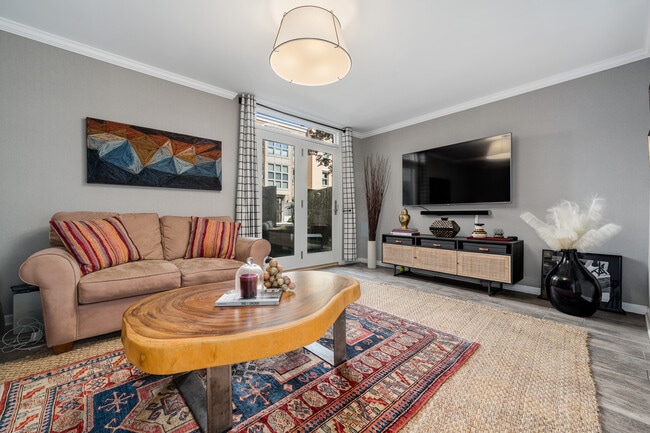 Building Photo - 2389 N Wayne Ave