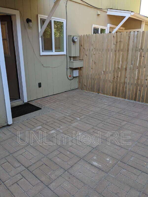 Building Photo - 321 N Park St