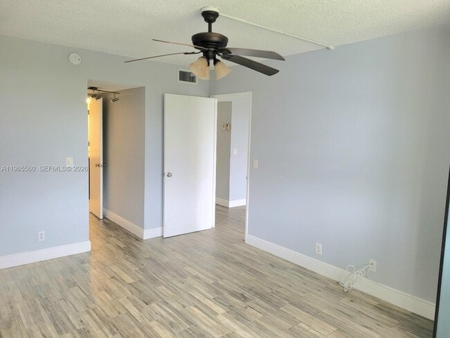 Building Photo - 9470 Poinciana Pl