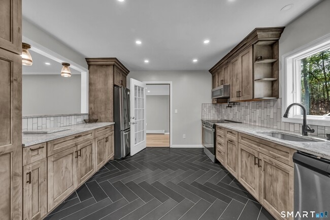 Building Photo - 240 Great Plain Rd