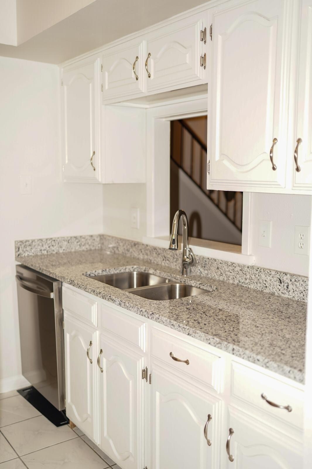 Building Photo - Room in House on Corona Dr