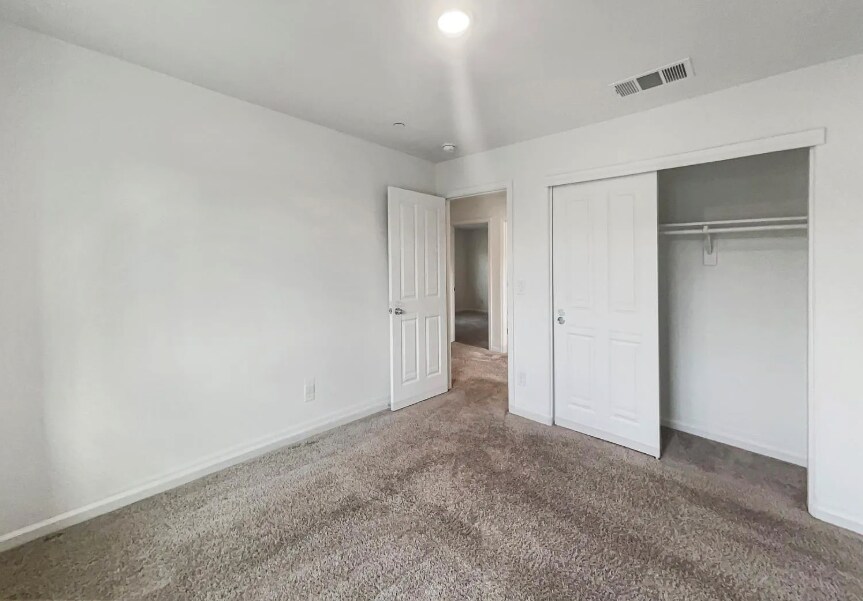 Building Photo - 3710 Roseparke Way