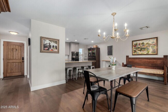 Building Photo - 6839 E Earll Dr