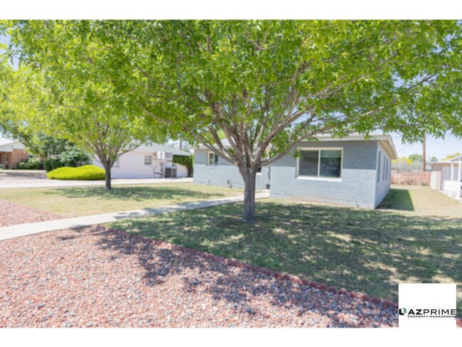 Building Photo - $500 OFF FIRST MONTH'S RENT MOVE IN SPECIA...